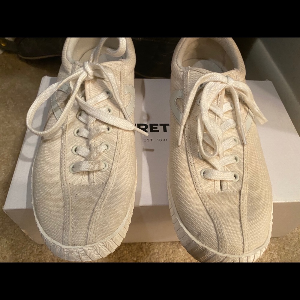 White Canvas Tretorns